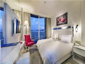 Le Bleu Hotel & Resort
